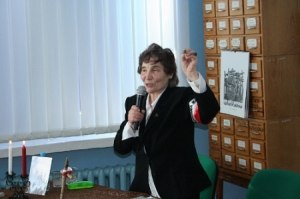 Pani Halina Młyńczak na spotkaniu Klubu GP w Gdyni. Źródło: klubgpgdynia.files.wordpress.com