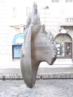 Pomnik Ofiarom Terroru Komunistycznego. Źródło: commons.wikimedia.org