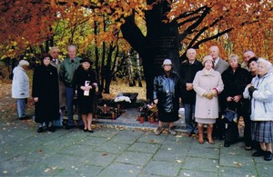 Gdyńska Rodzina Katyńska przy Pomniku Katyńskim w Redłowie